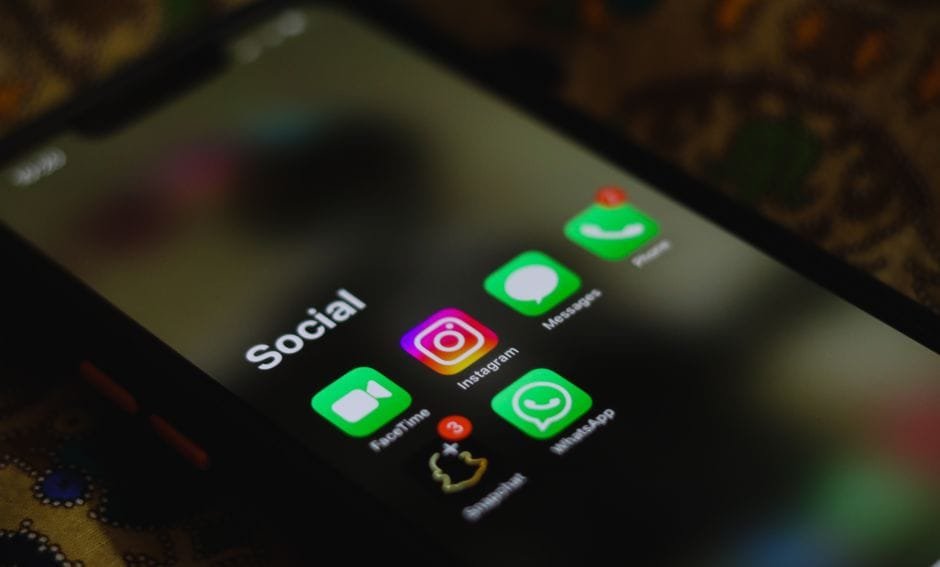 Moderating Comments Across Facebook, Instagram & WhatsApp: The Multi-Channel Playbook